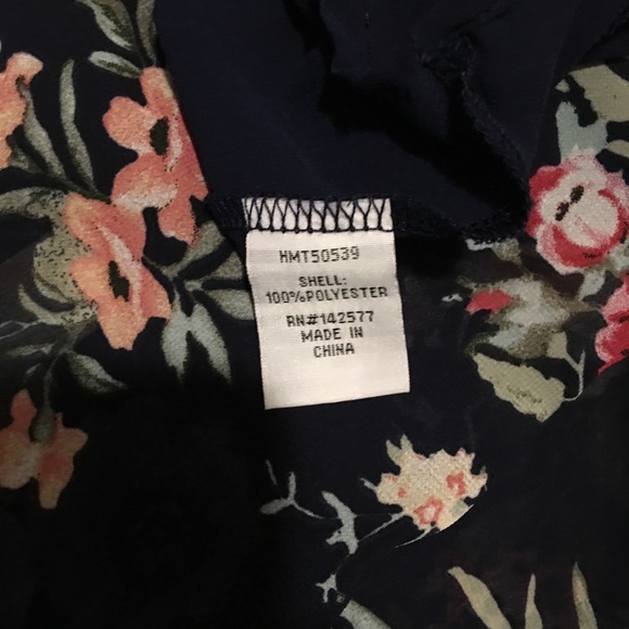 Fashionable Cold Shoulder Top - Picture 6 of 7